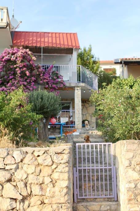 Small House At Seafront Tisno Exterior photo